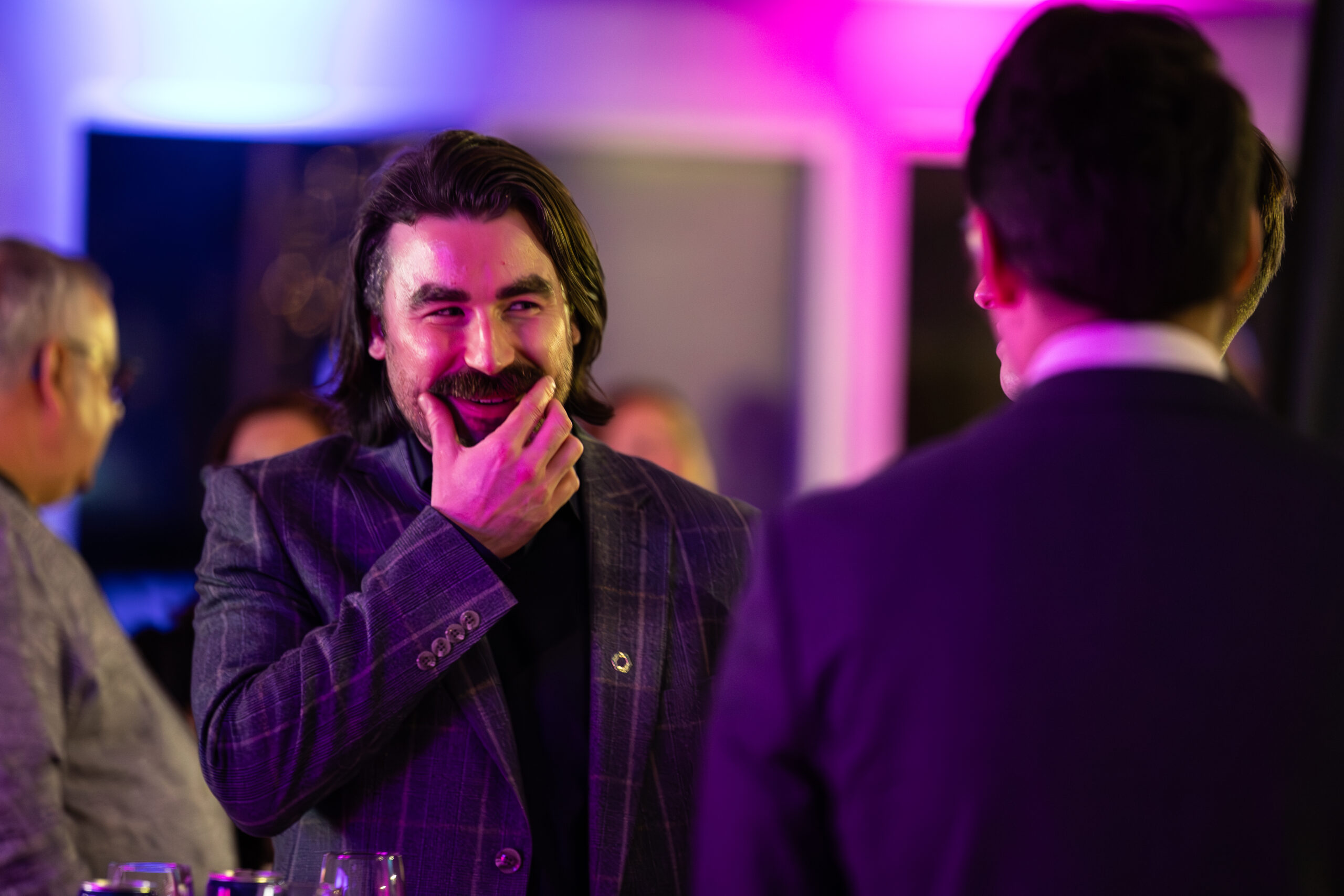 Homme avec moustache